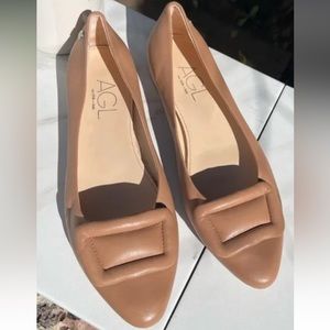 AGL Lolita Flat in Caramel with plush leather buckle size 37 US 7- gently used